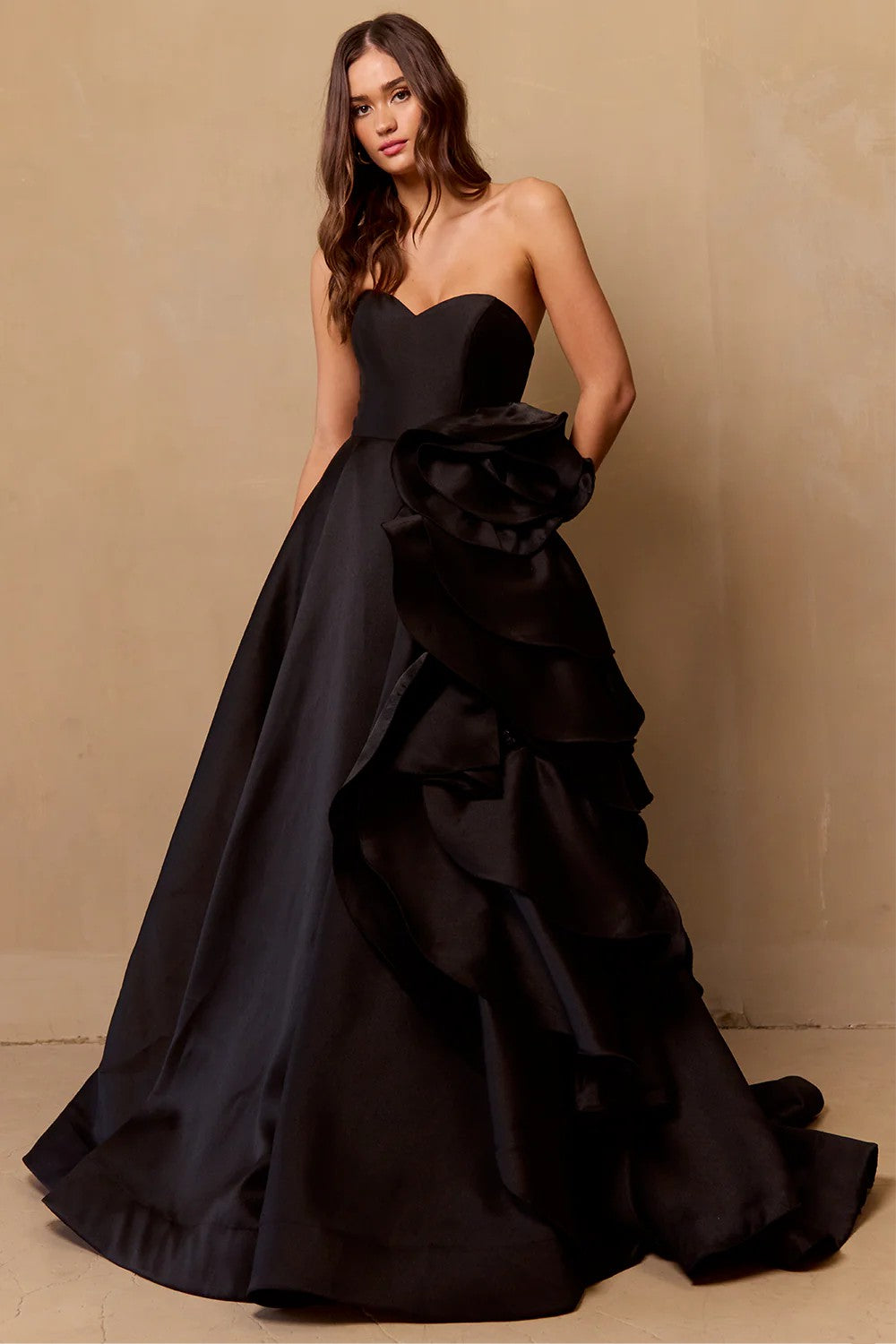 Lumidress Elegant Black Strapless Gown with Dramatic Rosette