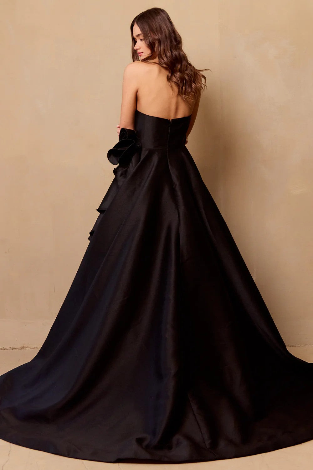 Lumidress Elegant Black Strapless Gown with Dramatic Rosette