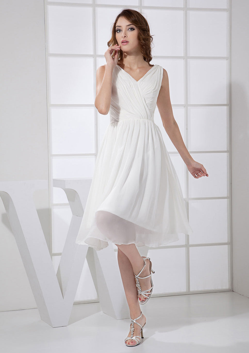 Lumidress Elegant A-Line V-Neck White Chiffon Knee-Length Homecoming Dress