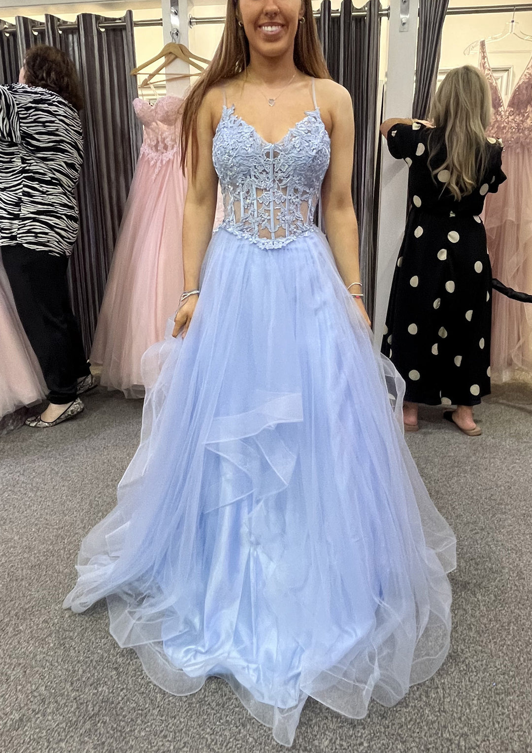 Lumidress Romantic A-Line V-Neck Tulle Prom Dress with Appliquéd Lace