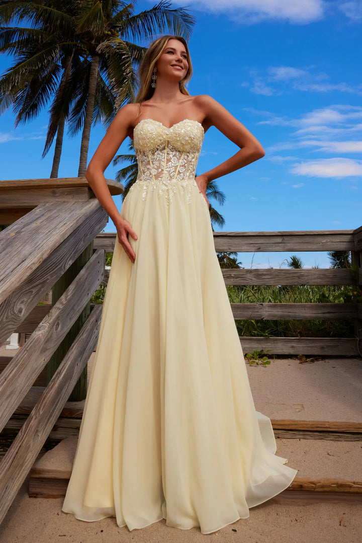 Lumidress Strapless Illusion Sweetheart Floral Applique Corset Gown