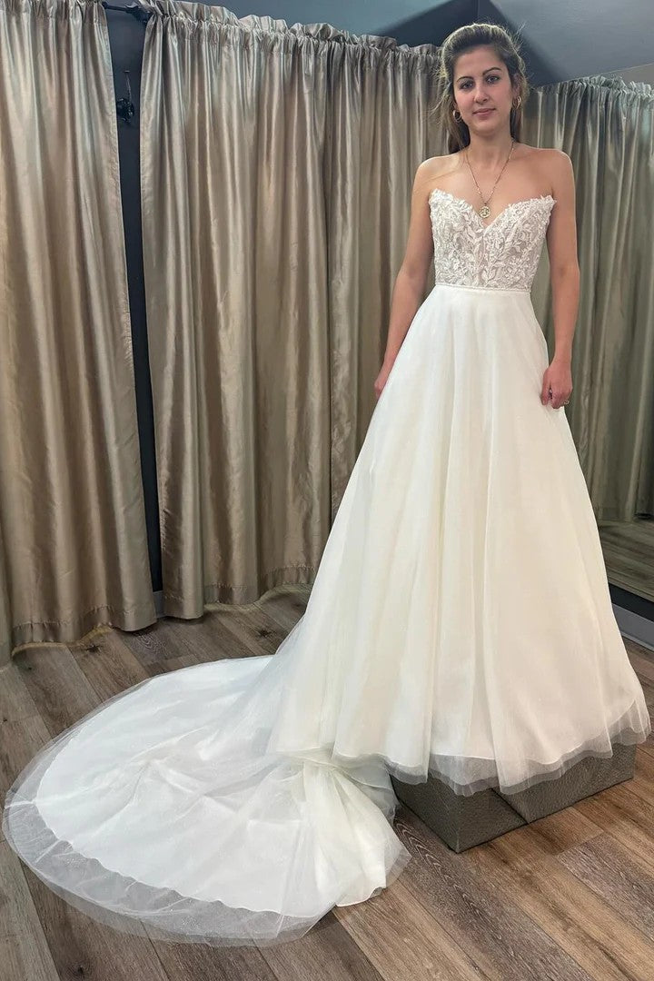Elegant Strapless Lace Bodice A-Line Tulle Wedding Dress with Sweep Train