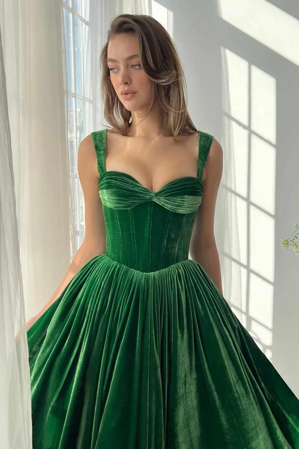 Lumidress Emerald Elegance Velvet A-Line Tea-Length Evening Dress